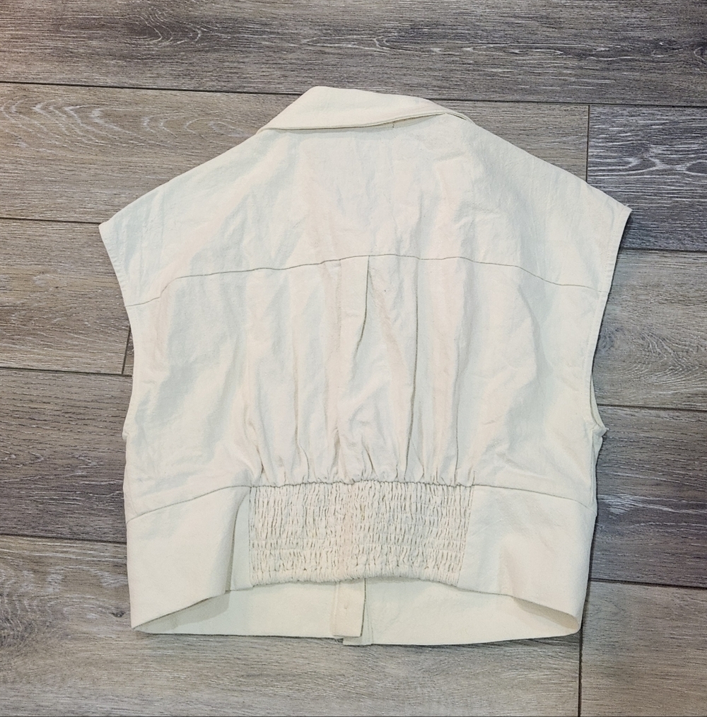 Cider Cream Button-Down Cropped Cap-Sleeve Shirt - Picture 6 of 6